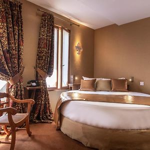 Double Room Round Bed